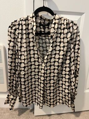Banana Republic Black and Cream Printed V-Neck Blouse